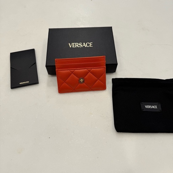 VERSACE Coral Quilted 100% Leather Card Holder Medusa BRAND NEW W/ Box Dust Bag - Picture 2 of 15